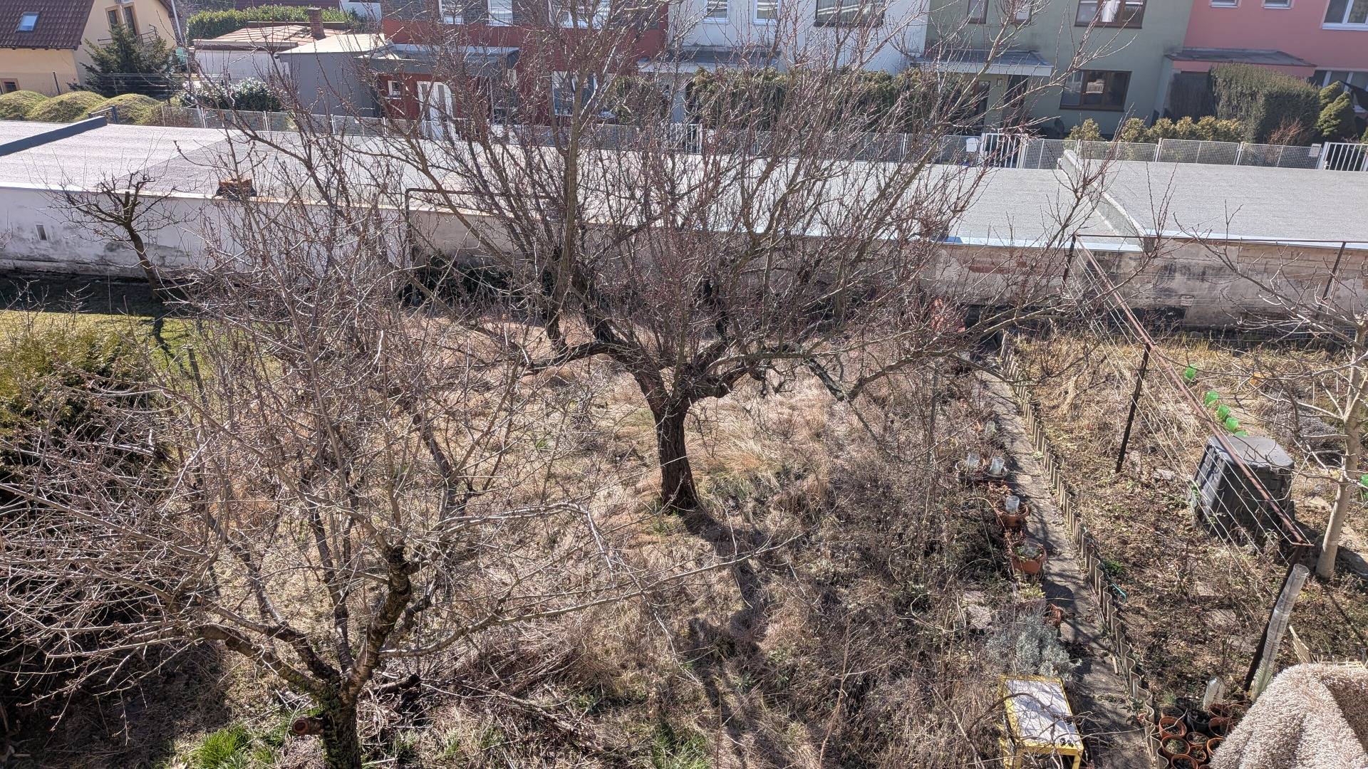 Radový domček na Zobore s výhľadom na mesto, Ružová ulica, garáž