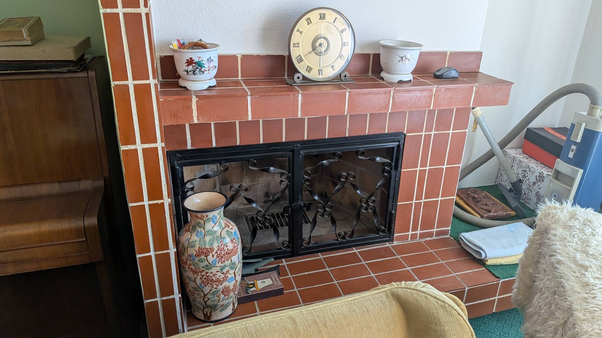 Radový domček na Zobore s výhľadom na mesto, Ružová ulica, garáž