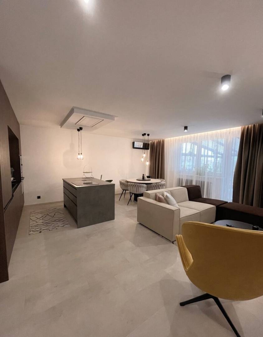 Moderné bývanie pod Zoborom v 3 izbovom byte s terasou a s garážou