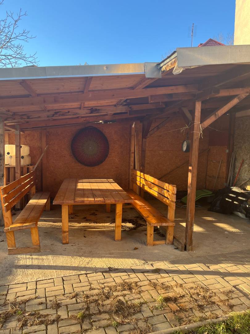 Rodinný dom v Štitároch s výhľadom a pod lesom