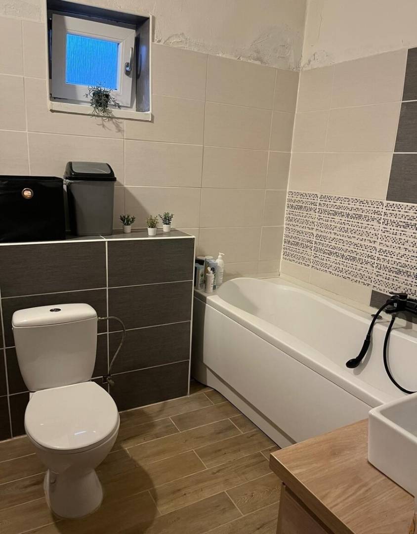 Rodinný dom v Štitároch s výhľadom a pod lesom