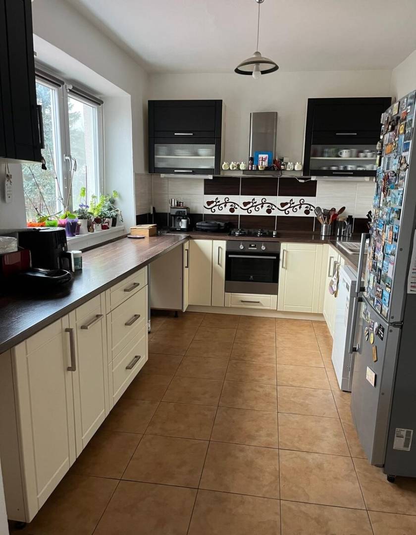 Rodinný dom v Štitároch s výhľadom a pod lesom