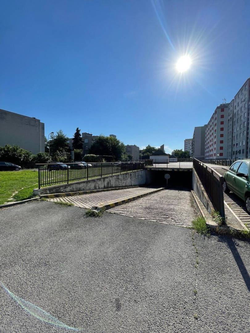 PREDAJ – Garáž na Mierovej ulici