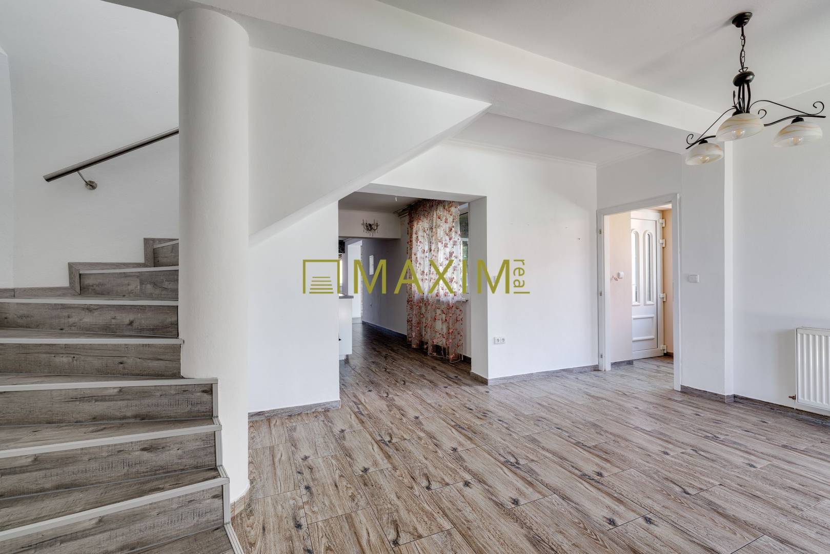 TOP!Elegantný priestranný rodinný dom so záhradou v Kostolišti, MA