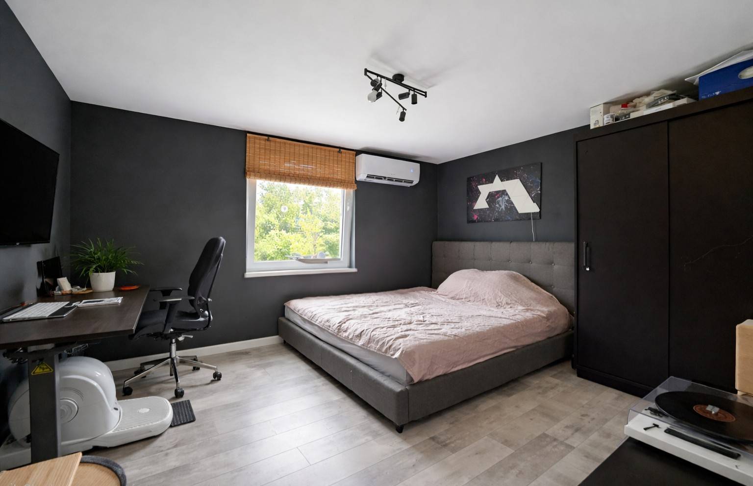 Ponúkame na predaj rodinný dom s veľkým pozemkom v obci Trnávka