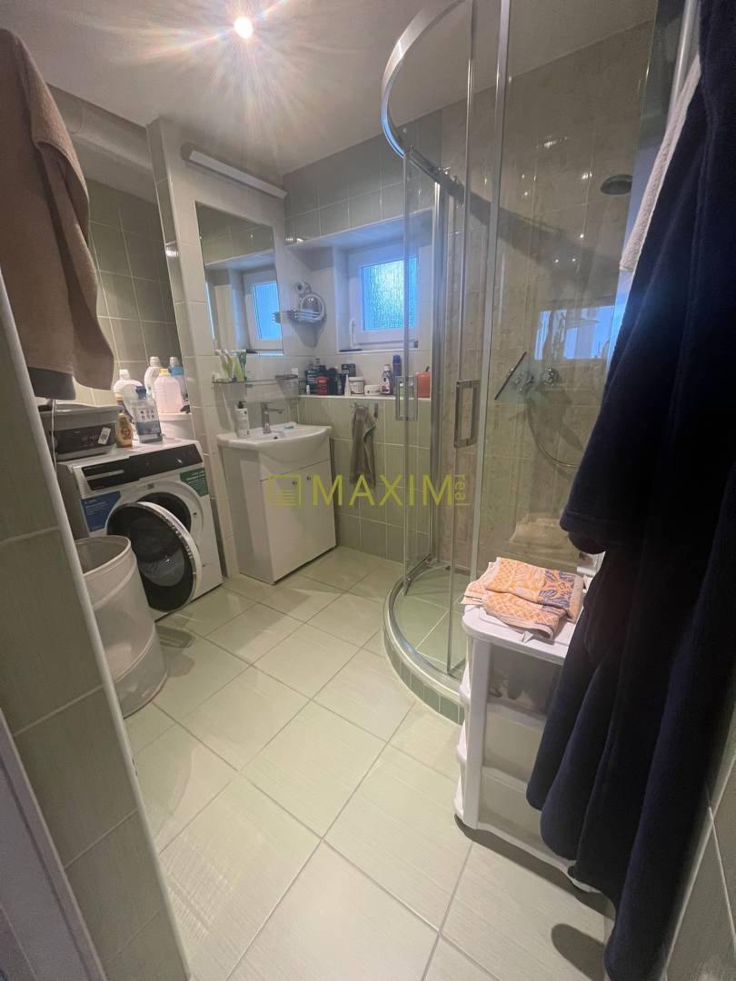 Samostatne stojaci zrekonštruovaný rodinný dom s výbornou dispozíciou