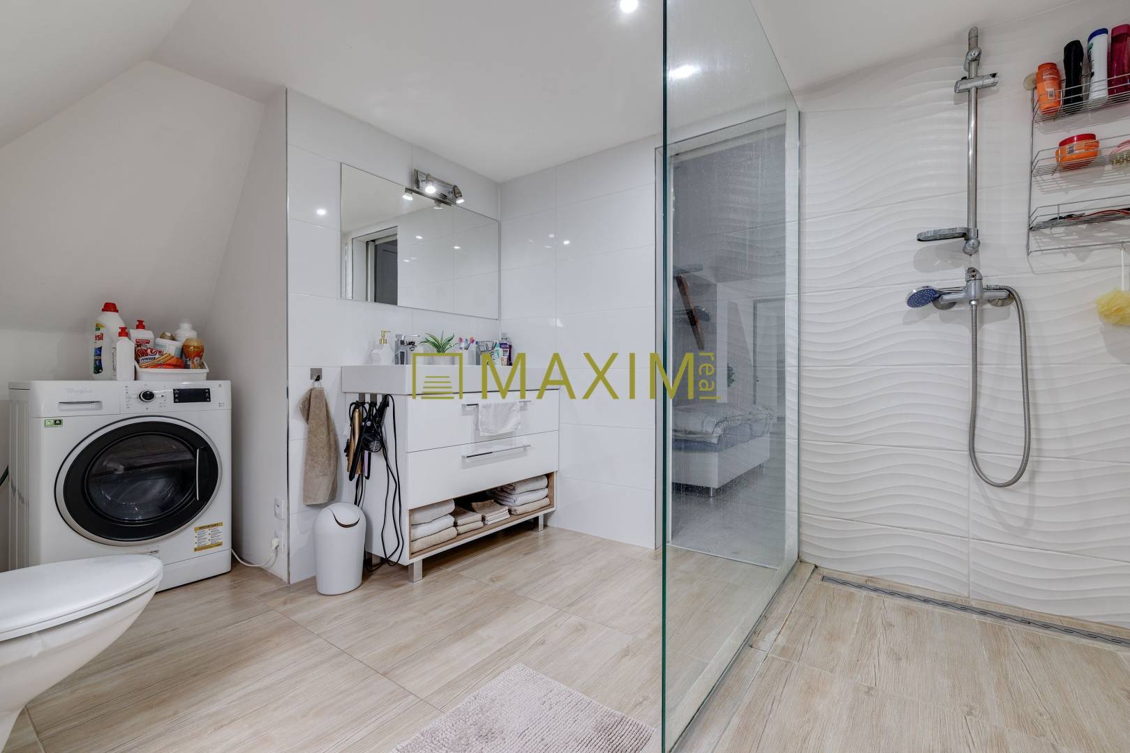 Veľkopriestorový dvojgeneračný 6 izbový dom s potenciálom k podnikaniu