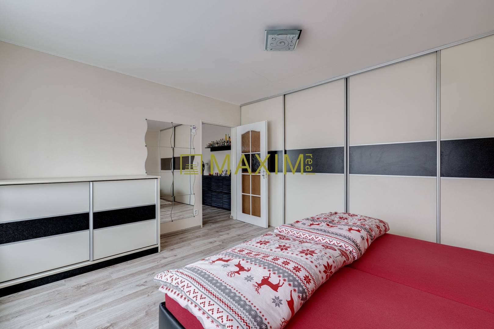 Veľkopriestorový dvojgeneračný 6 izbový dom s potenciálom k podnikaniu