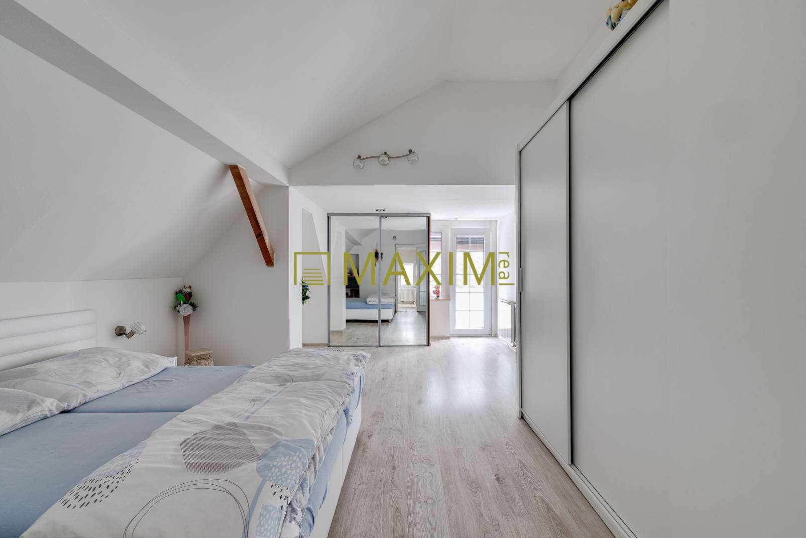 Veľkopriestorový dvojgeneračný 6 izbový dom s potenciálom k podnikaniu