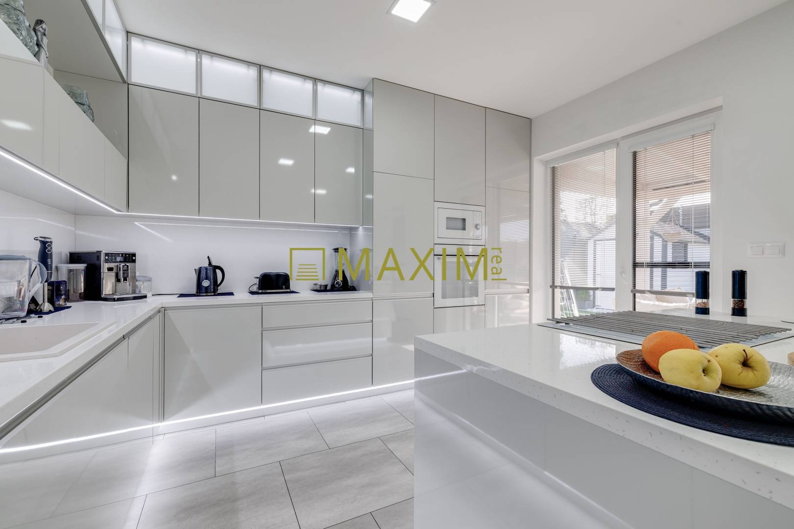 NOVOSTAVBA 2024 – Elegantný 3izb dvojdom s terasou,dizajnovou kuchyňou