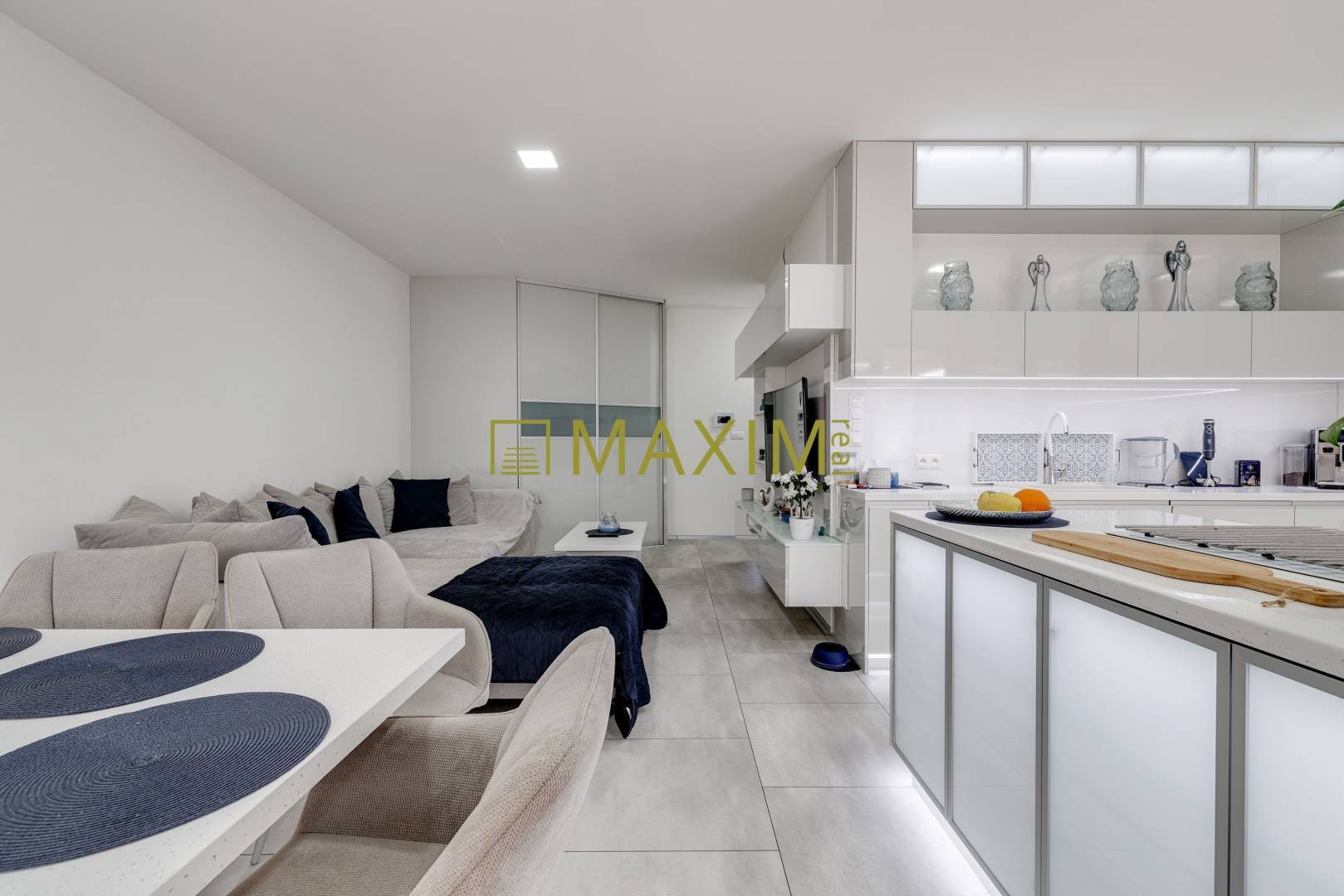 NOVOSTAVBA 2024 – Elegantný 3izb dvojdom s terasou,dizajnovou kuchyňou