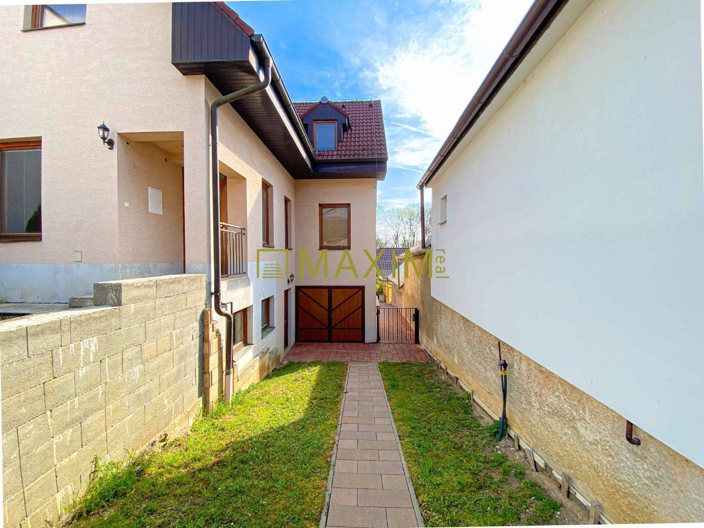 5-izbový rodinný dom, dvojpodlažný, podpivničený, Kátlovce