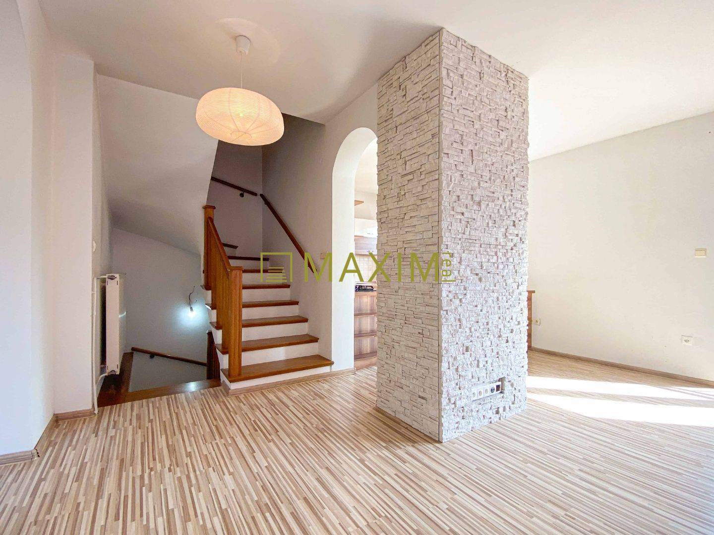 5-izbový rodinný dom, dvojpodlažný, podpivničený, Kátlovce