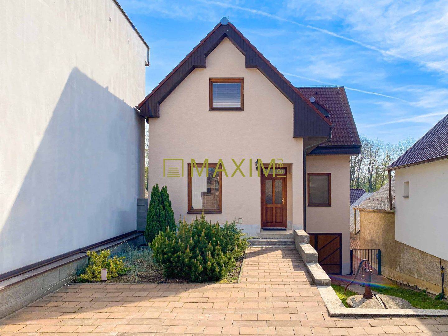 5-izbový rodinný dom, dvojpodlažný, podpivničený, Kátlovce