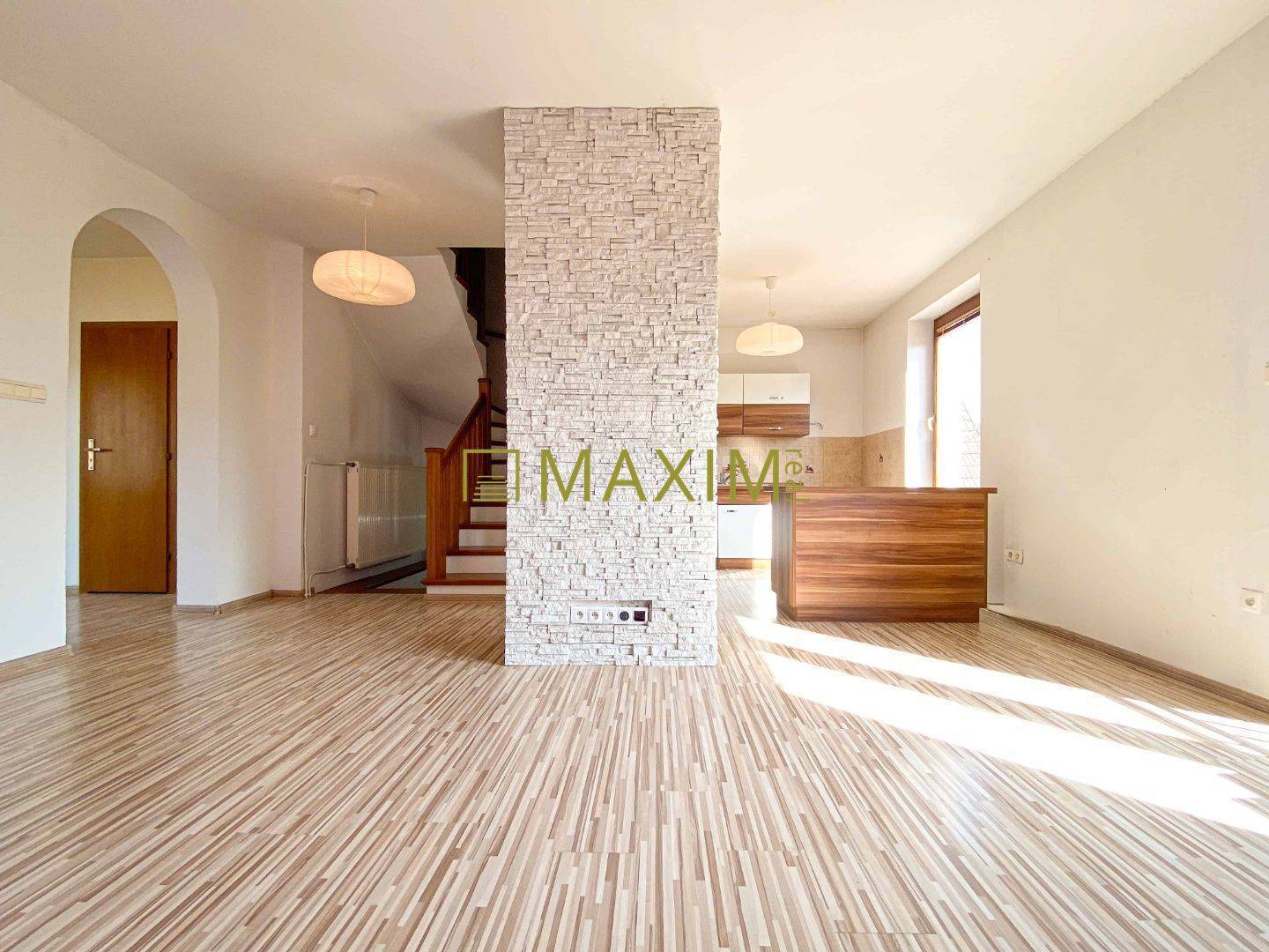 5-izbový rodinný dom, dvojpodlažný, podpivničený, Kátlovce