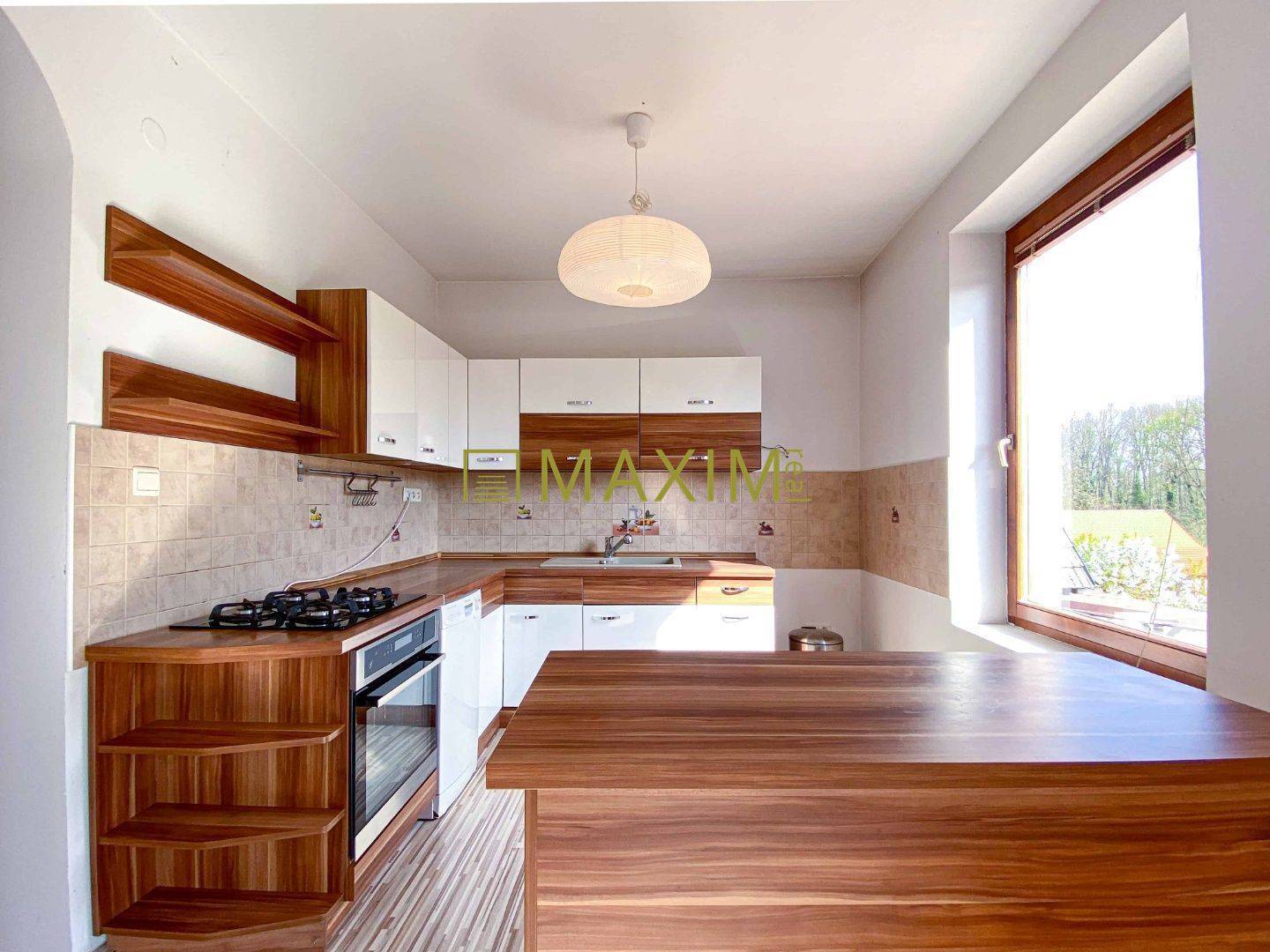 5-izbový rodinný dom, dvojpodlažný, podpivničený, Kátlovce