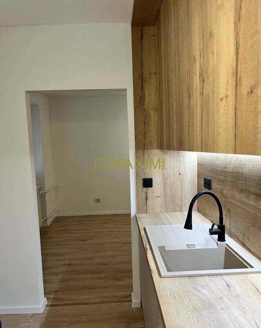 Štýlový 2-izbový byt po rekonštrukcii s balkónom v centre Malaciek