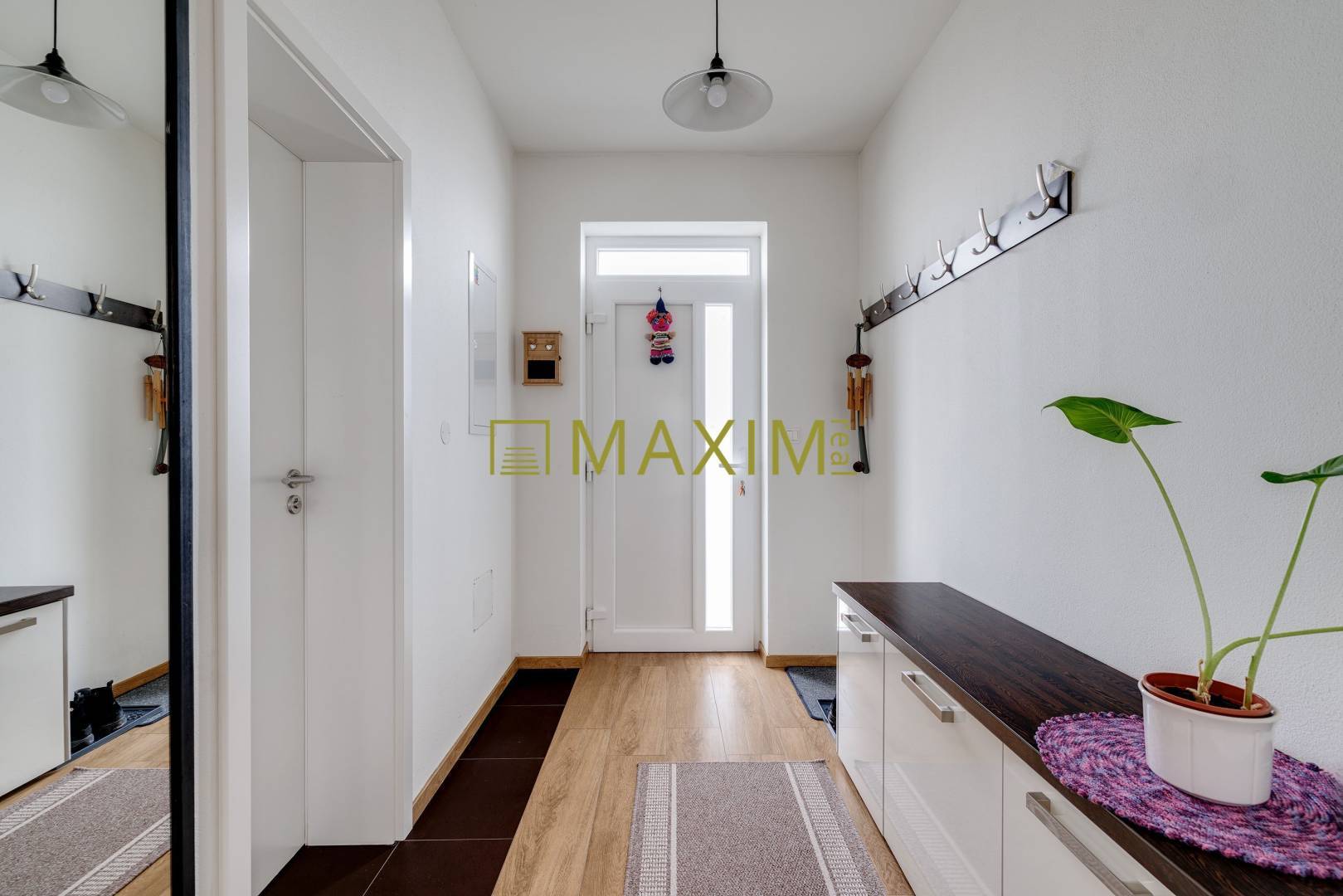 Moderný samostatne stojaci 4-izbový bungalov, Láb okres Malacky