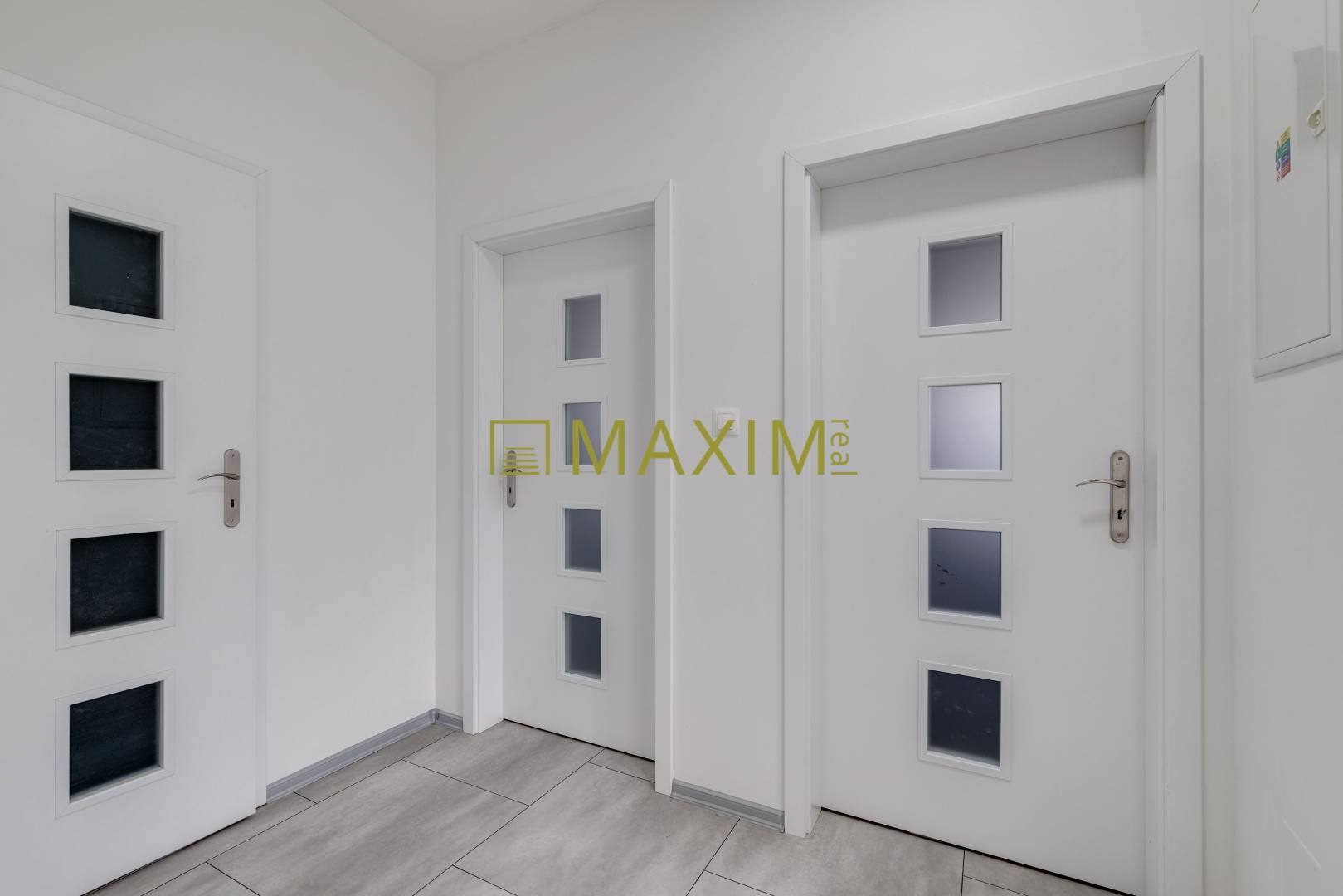 NOVOSTAVBA 2024 – Elegantný 3izb dvojdom s terasou,dizajnovou kuchyňou