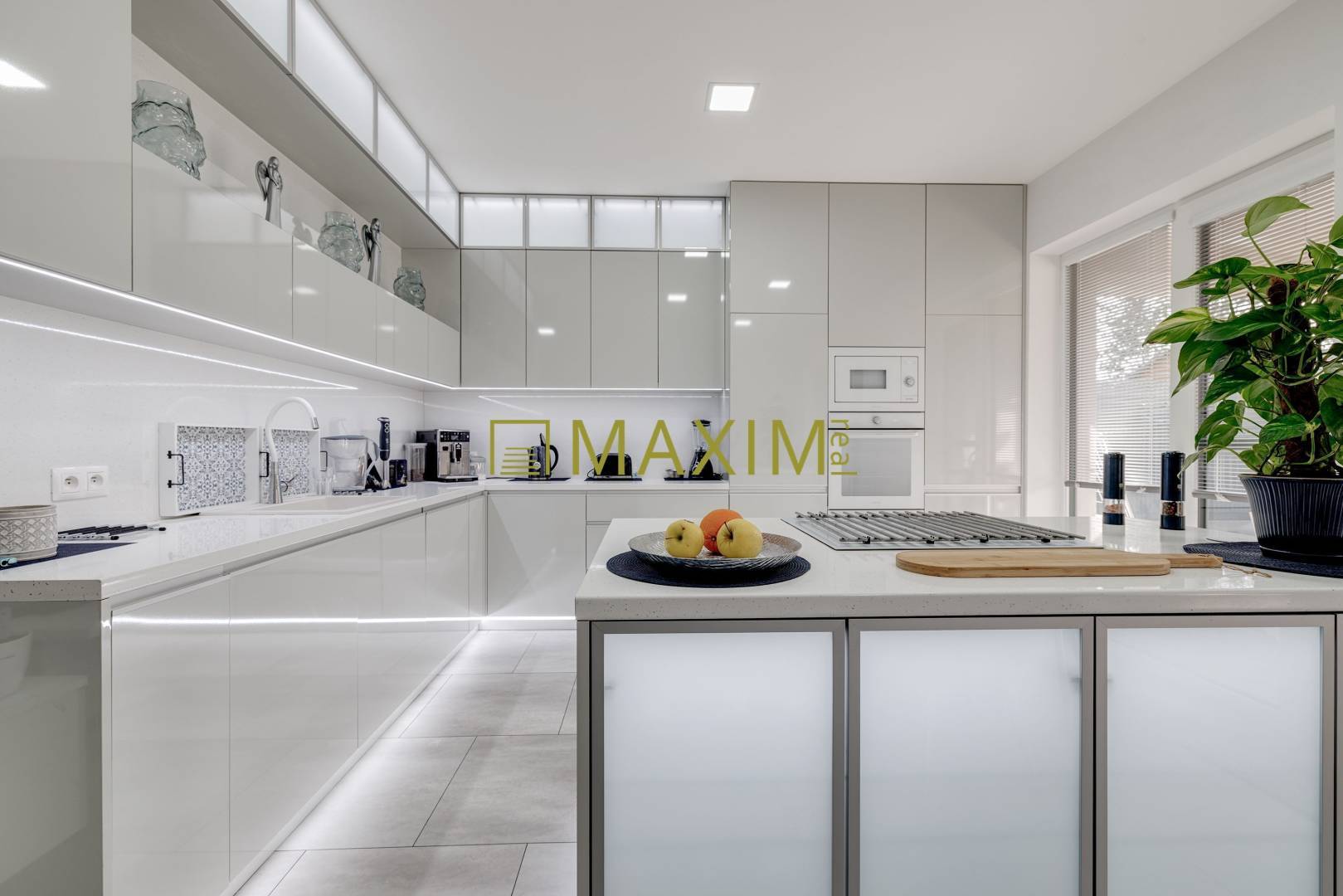 NOVOSTAVBA 2024 – Elegantný 3izb dvojdom s terasou,dizajnovou kuchyňou