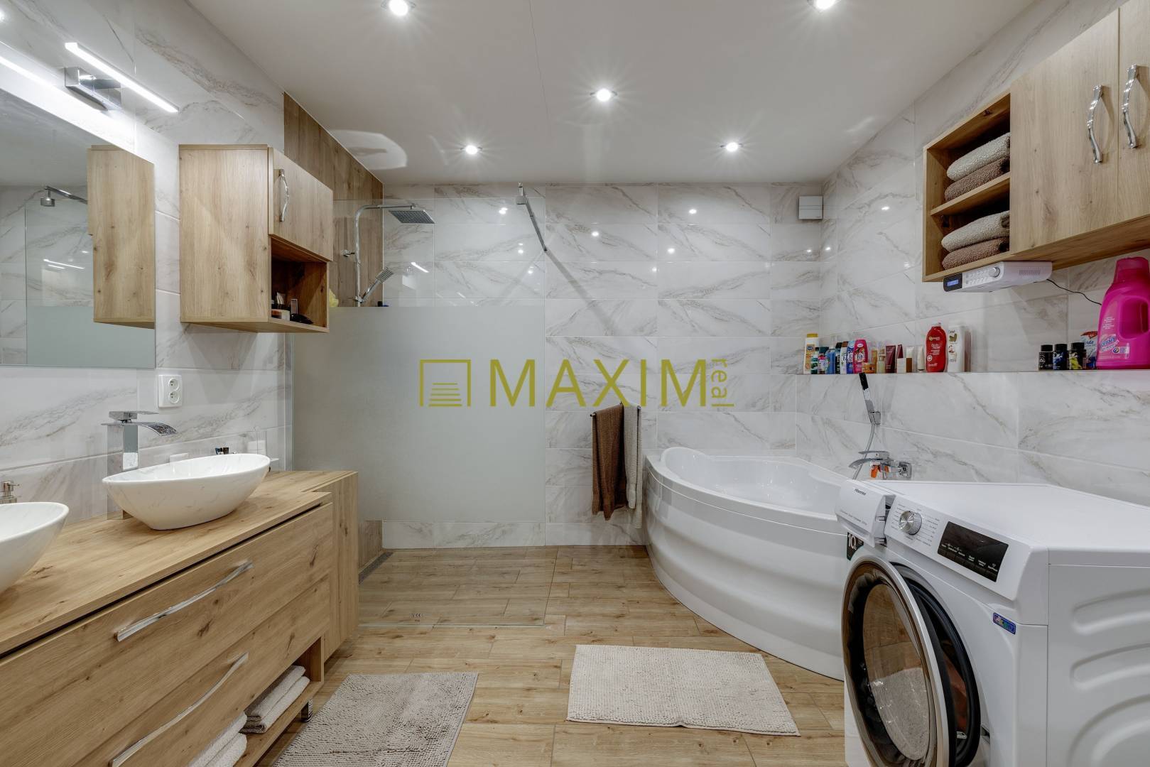 Veľkopriestorový dvojgeneračný 6 izbový dom s potenciálom k podnikaniu