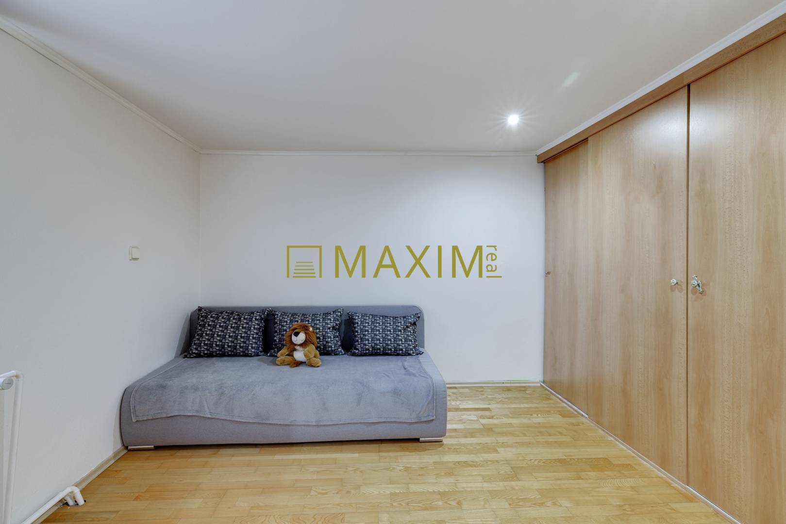 Veľkopriestorový dvojgeneračný 6 izbový dom s potenciálom k podnikaniu