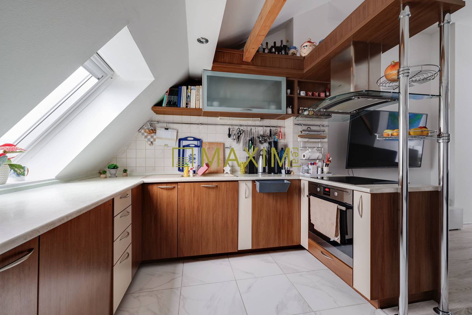 Veľkopriestorový dvojgeneračný 6 izbový dom s potenciálom k podnikaniu