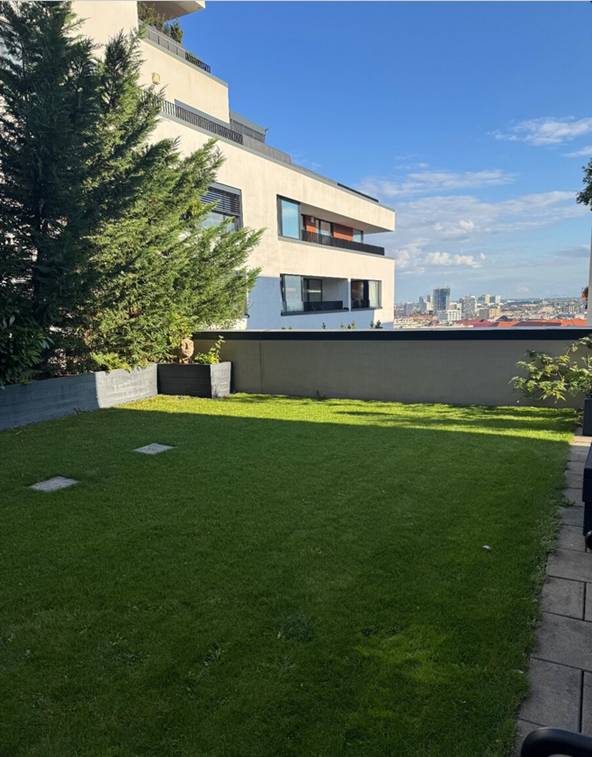 Výnimočný 3-izbový byt s predzáhradkou na Kolibe