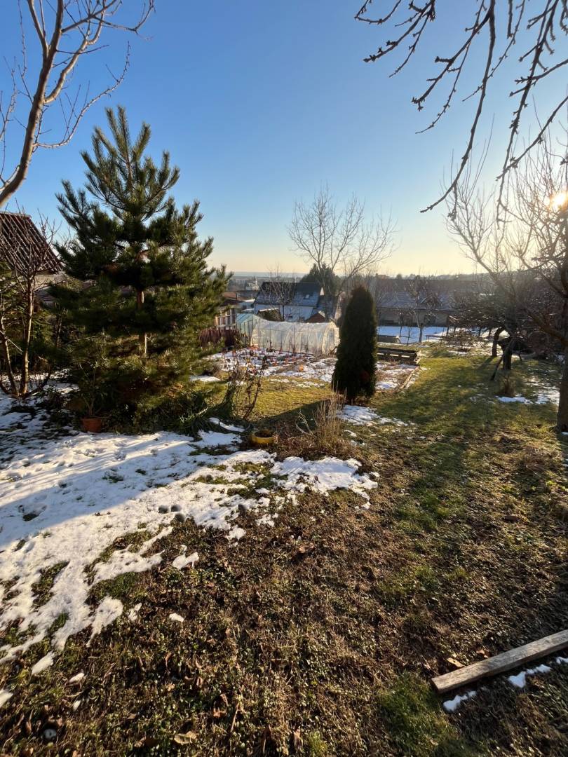 Rodinný dom v Štitároch s výhľadom a pod lesom