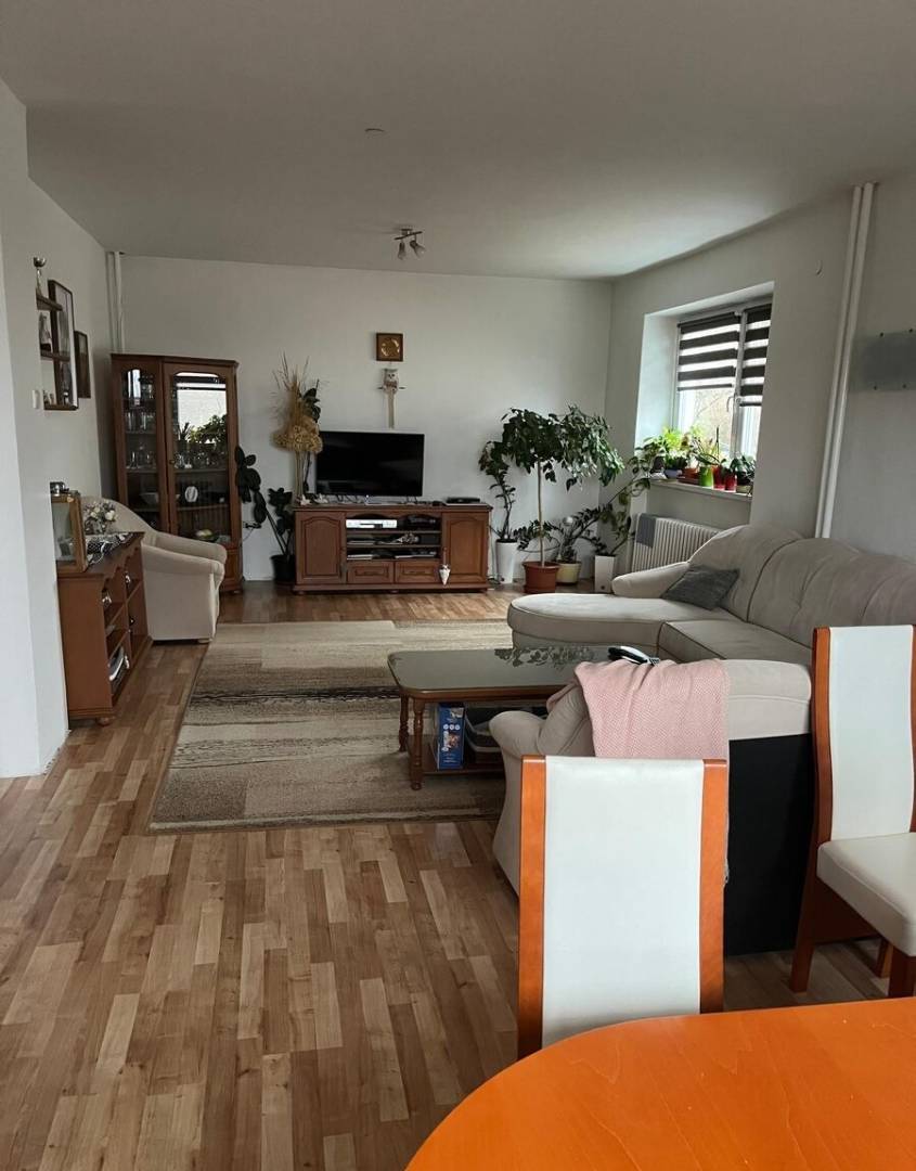 Rodinný dom v Štitároch s výhľadom a pod lesom