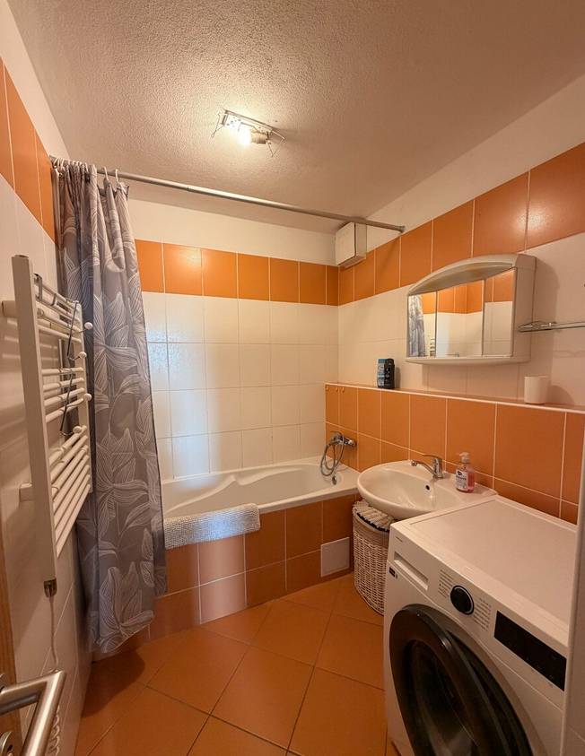 4-izbový byt, Bratislava/Nové Mesto, ulica Nová Rožňavská