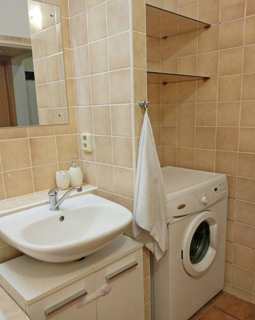 Pôvodne 4 izbový byt, prerobený na dva 2- izb byty na ulici WOLKROVA