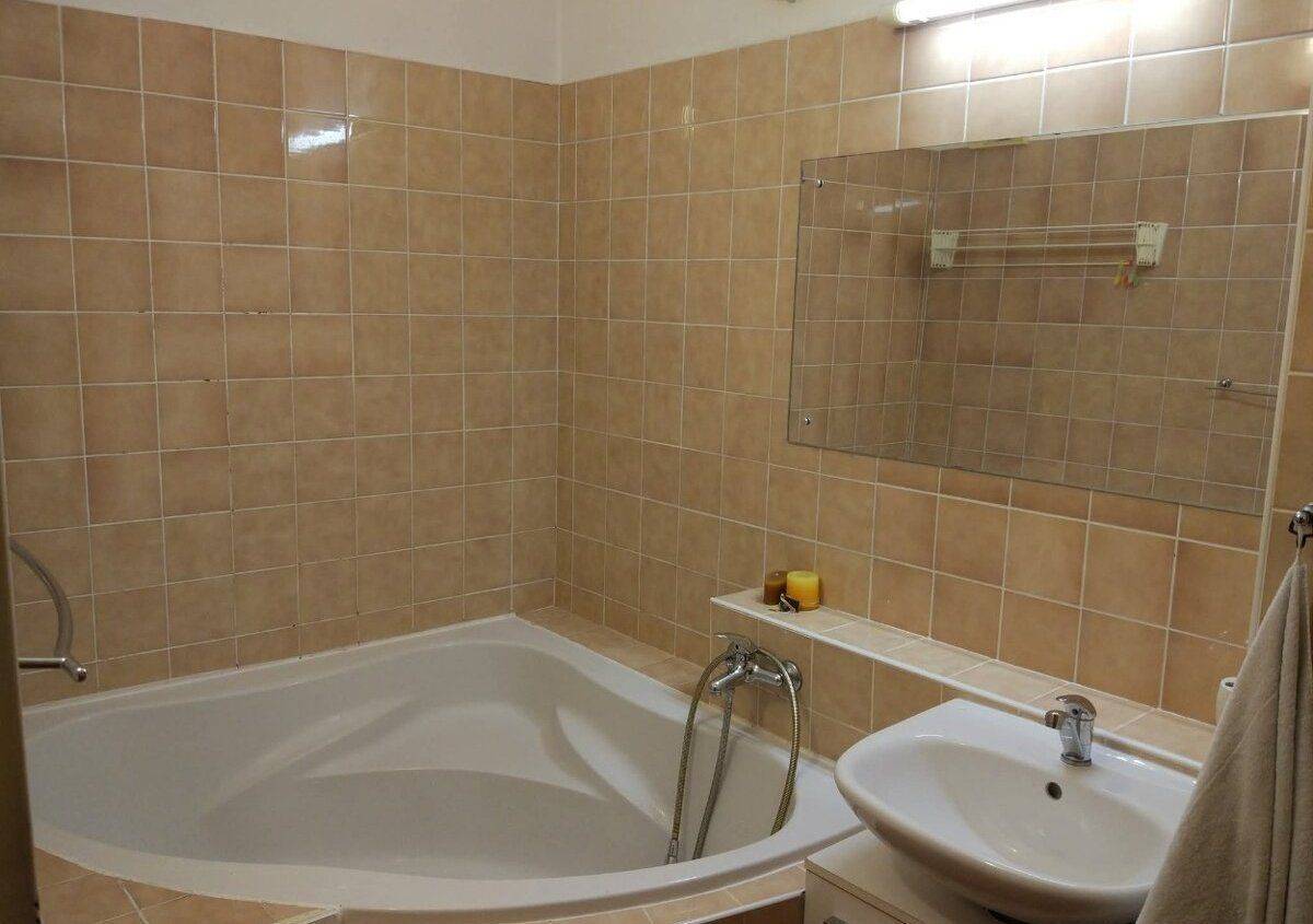 Pôvodne 4 izbový byt, prerobený na dva 2- izb byty na ulici WOLKROVA