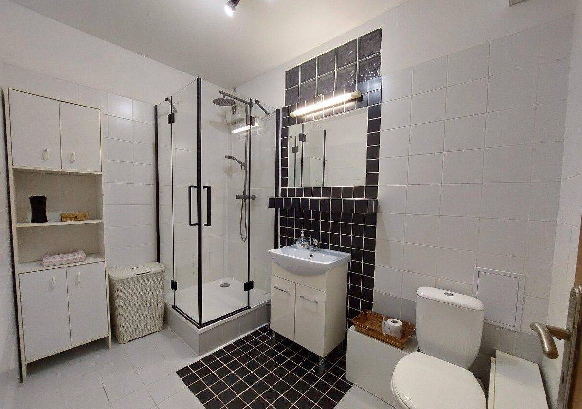 Pôvodne 4 izbový byt, prerobený na dva 2- izb byty na ulici WOLKROVA