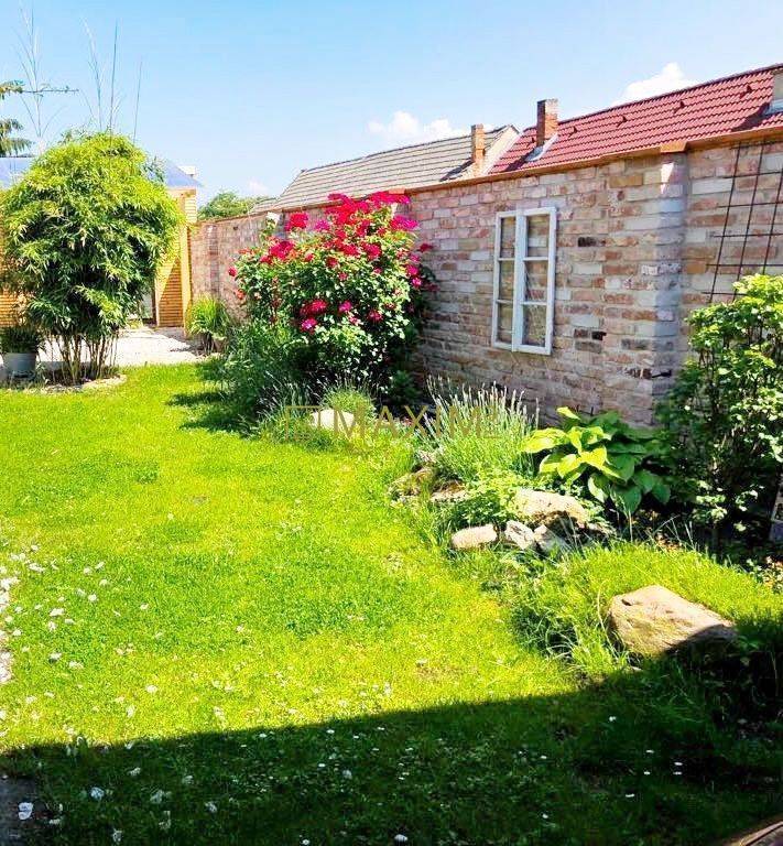 TOP – Okúzlujúci dom, zariadený vo vintage štýle s jedinečným pozemkom