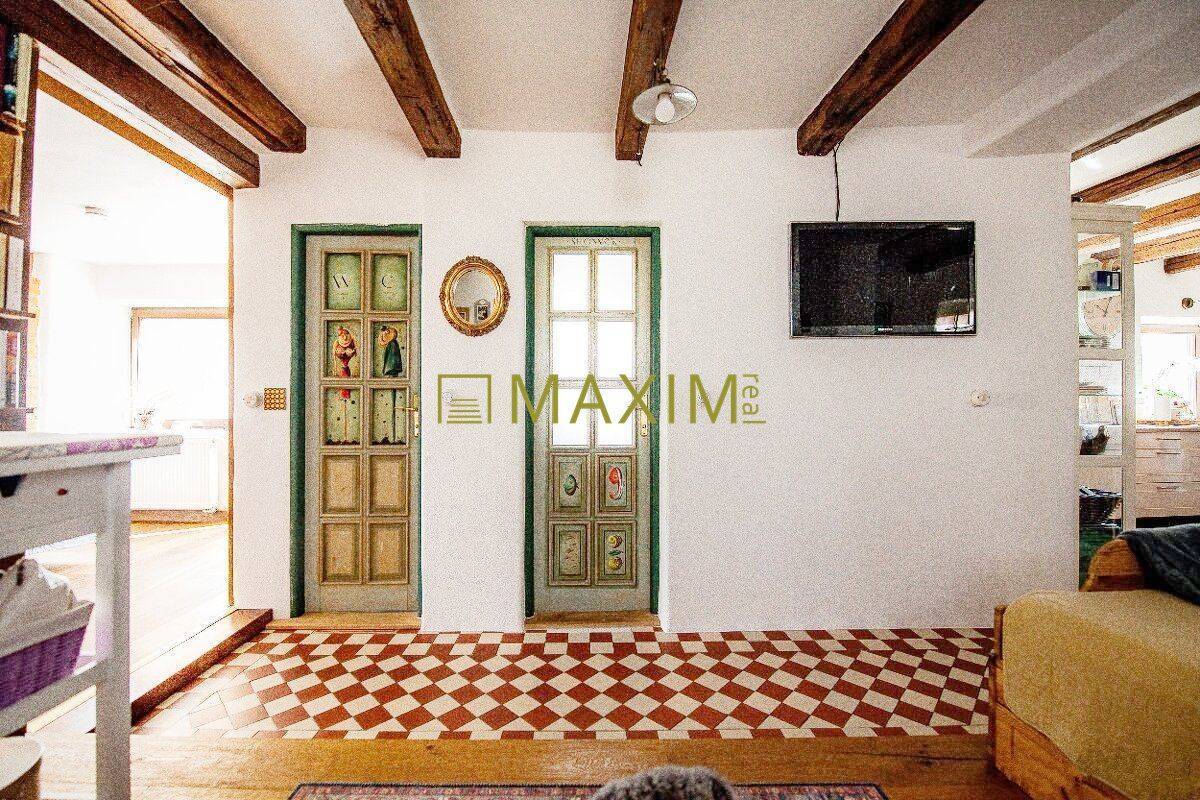 TOP – Okúzlujúci dom, zariadený vo vintage štýle s jedinečným pozemkom