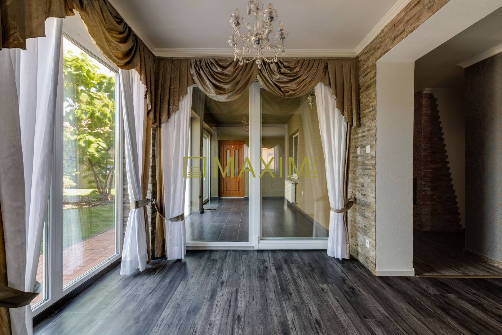 TOP!Elegantný priestranný rodinný dom so záhradou v Kostolišti, MA