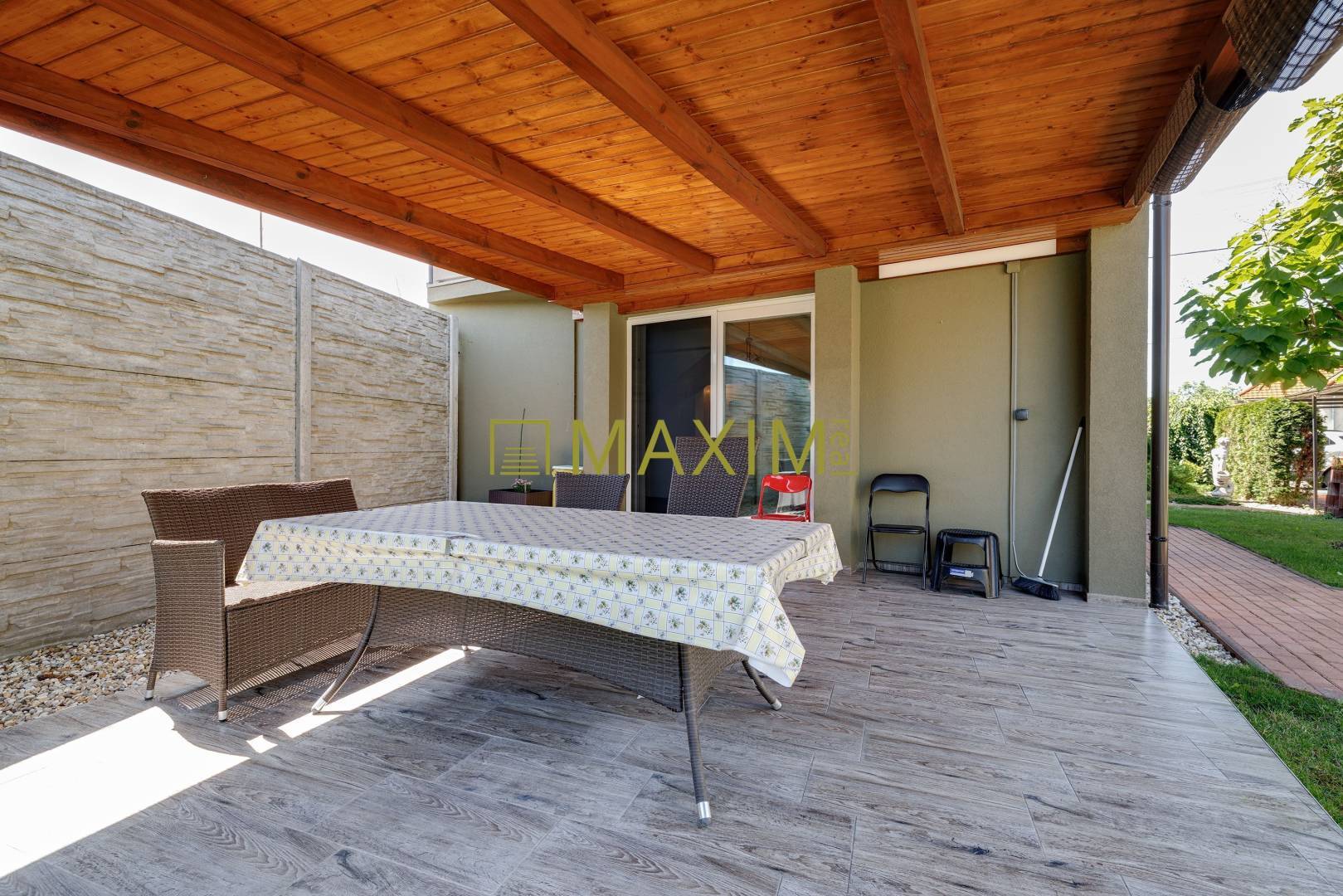 TOP!Elegantný priestranný rodinný dom so záhradou v Kostolišti, MA