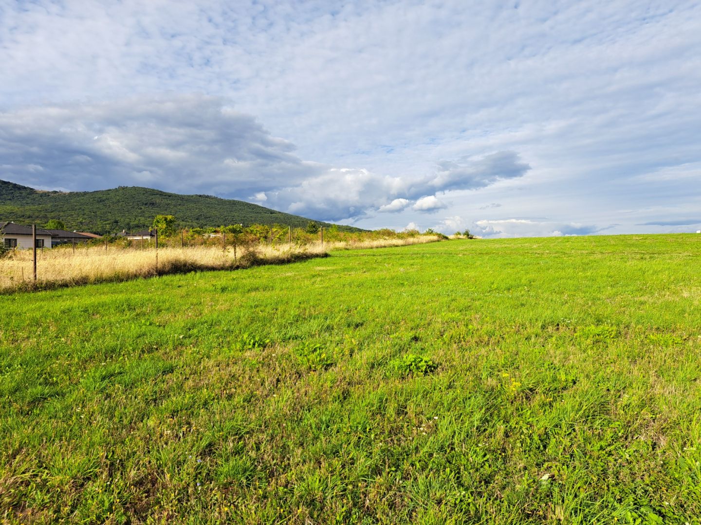 Stavebný pozemok 673 m2 v Štitároch s výhľadom na Zobor i Žibricu