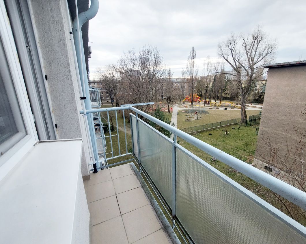 V tehlovom bytovom dome 2 izbový byt na ulici Trebišovská v Bratislave