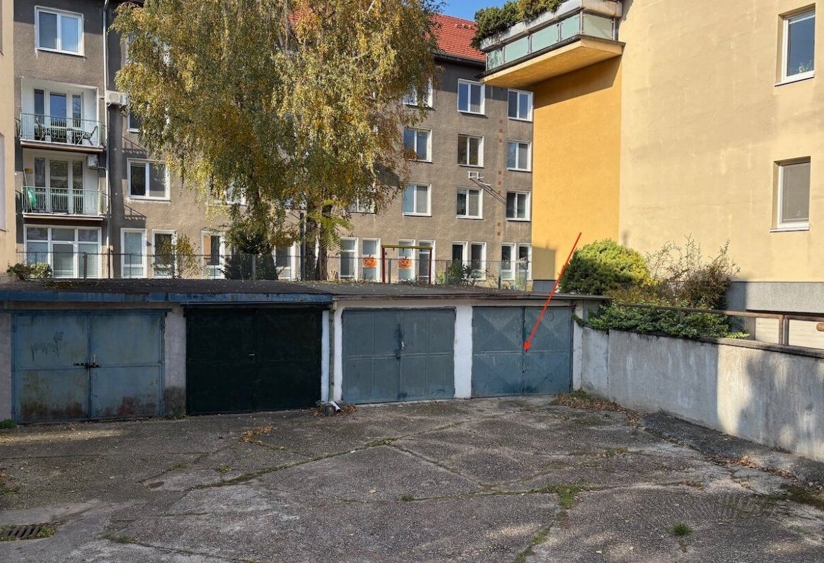 Garáž na Súťažnej ulici