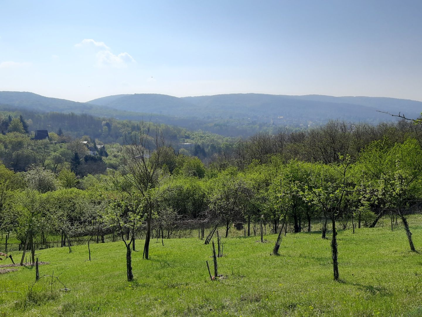 Rekreačný pozemok s chatkou a panoram. výhľadom – Stupava, Vrchná hora