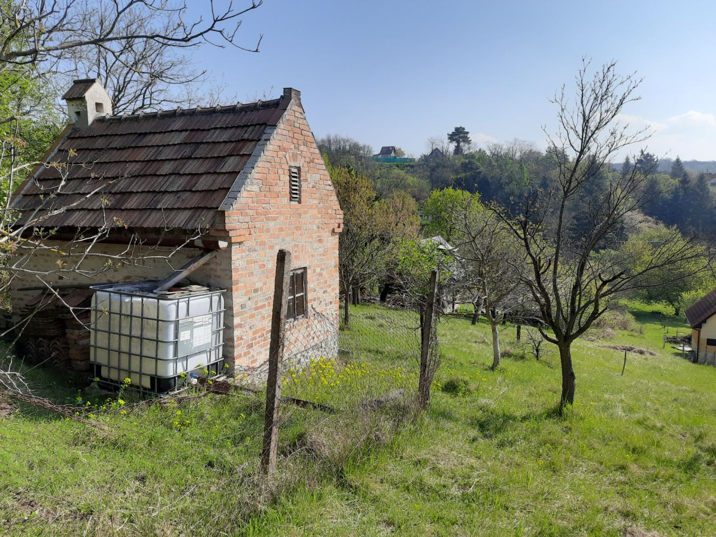 Rekreačný pozemok s chatkou a panoram. výhľadom – Stupava, Vrchná hora
