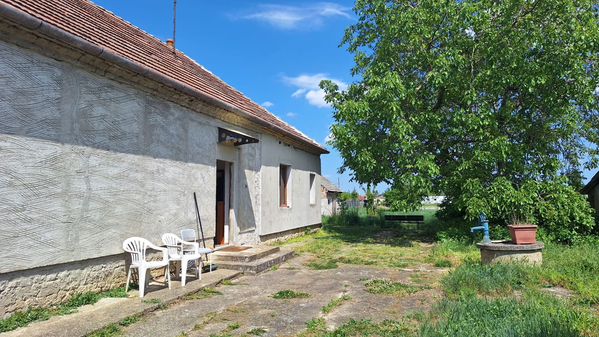 External property image