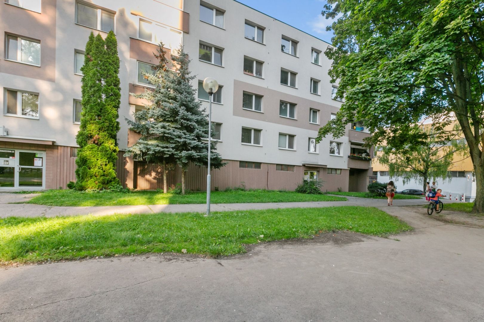 V pôvodnom stave 2 izbový byt na Mamateyovej ul. v Bratislave