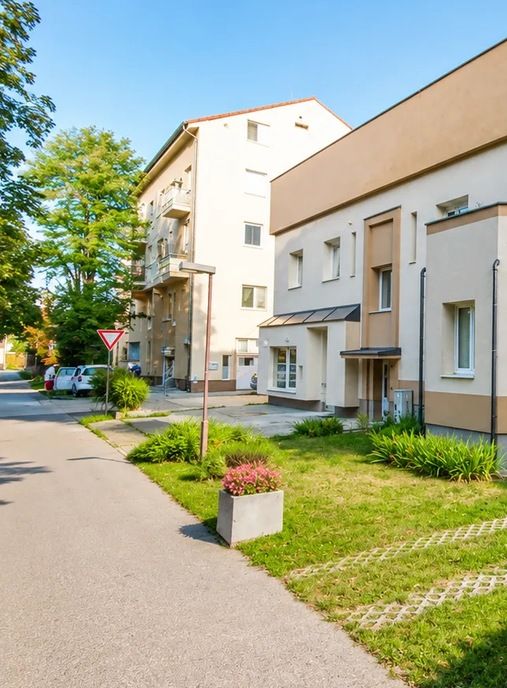 ZNÍŽENÁ CENA 2- izbový byt v pôvodnom stave na Olbrachtovej ulici
