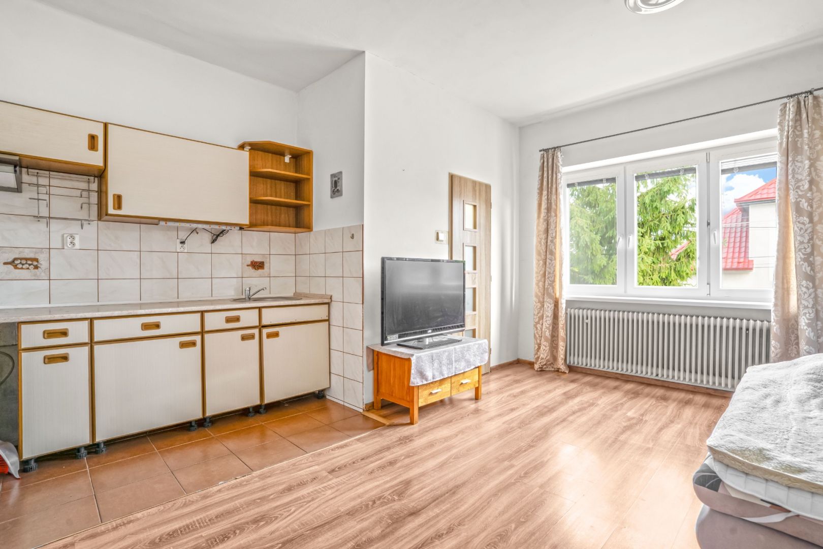 External property image