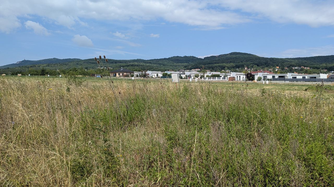 Stavebný pozemok 663 m2 v obci Štitáre s pekným výhľadom na Žibricu