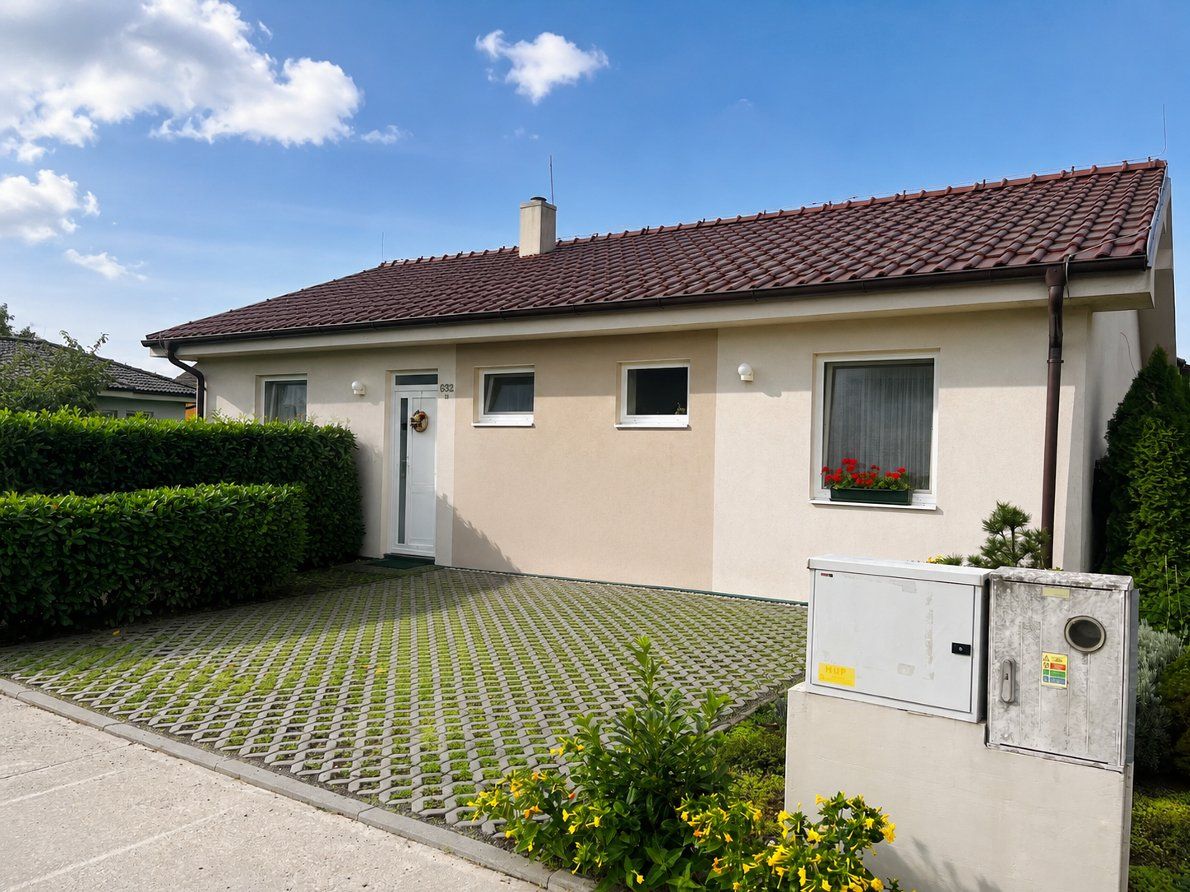 Moderný samostatne stojaci 4-izbový bungalov, Láb okres Malacky