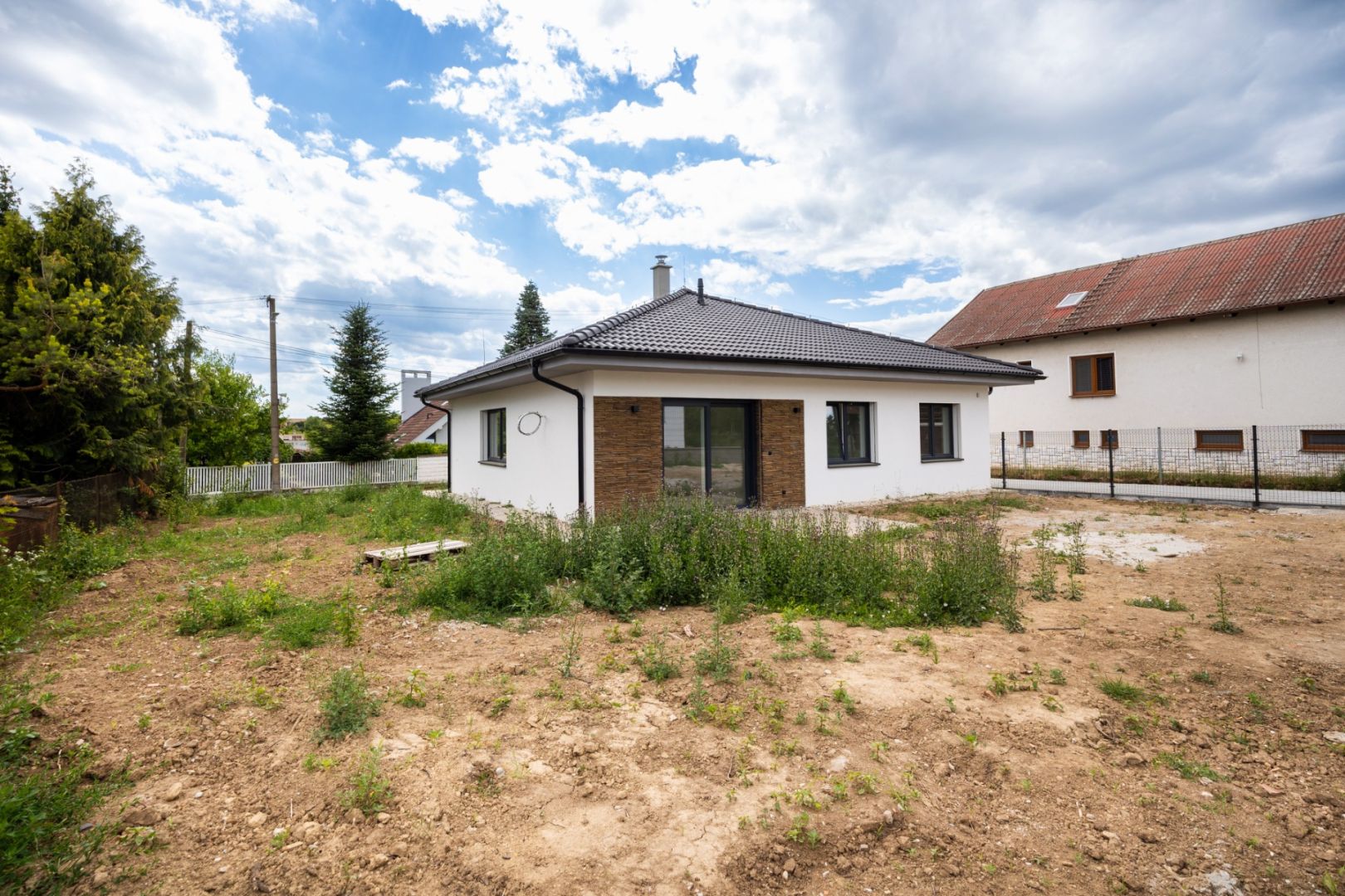 Bungalov v centre obce Cabaj Čápor v štandarde, Dom č.1
